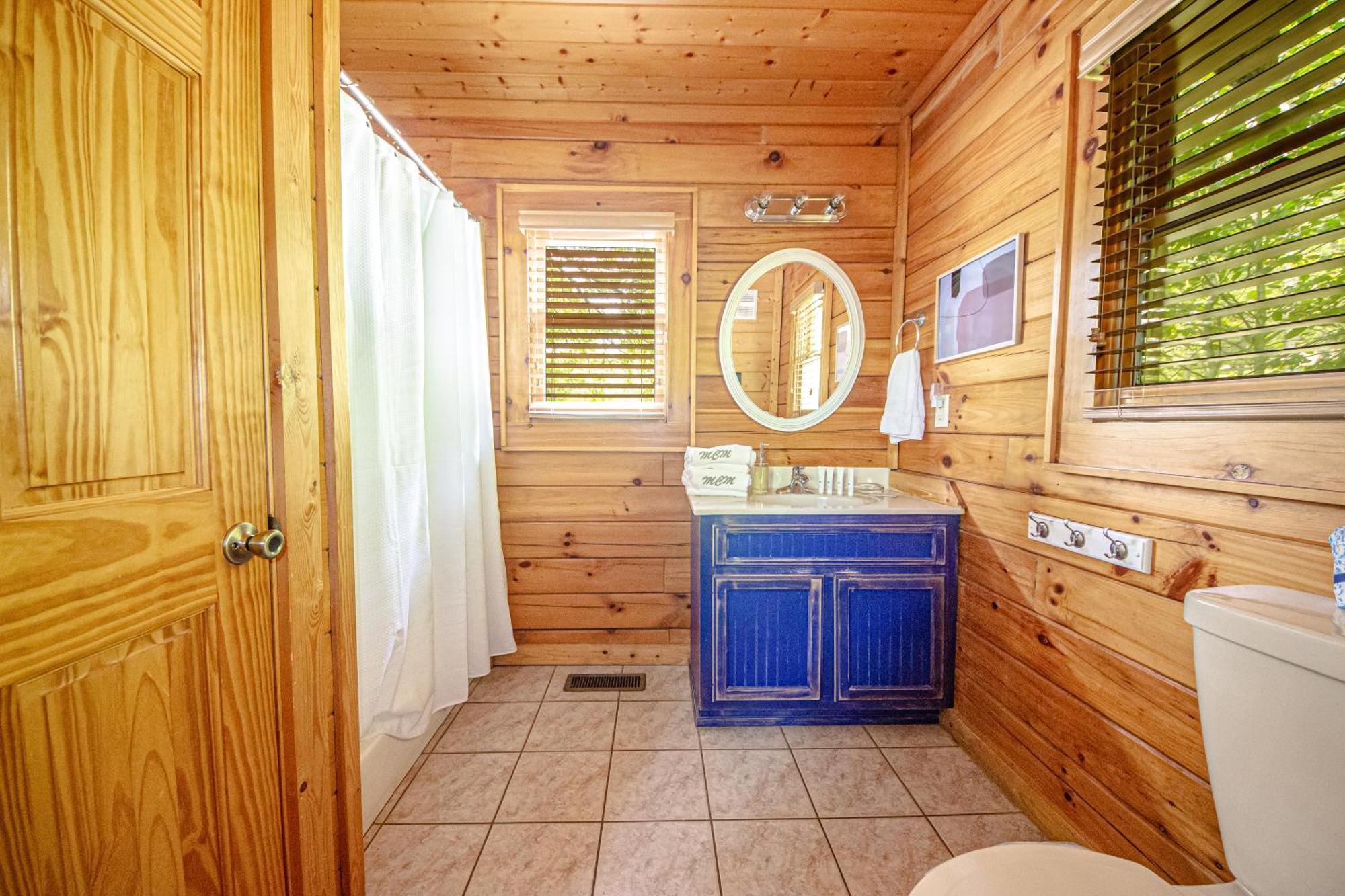 Love Me Tender Studio Cabin سيفيرفيل الغرفة الصورة